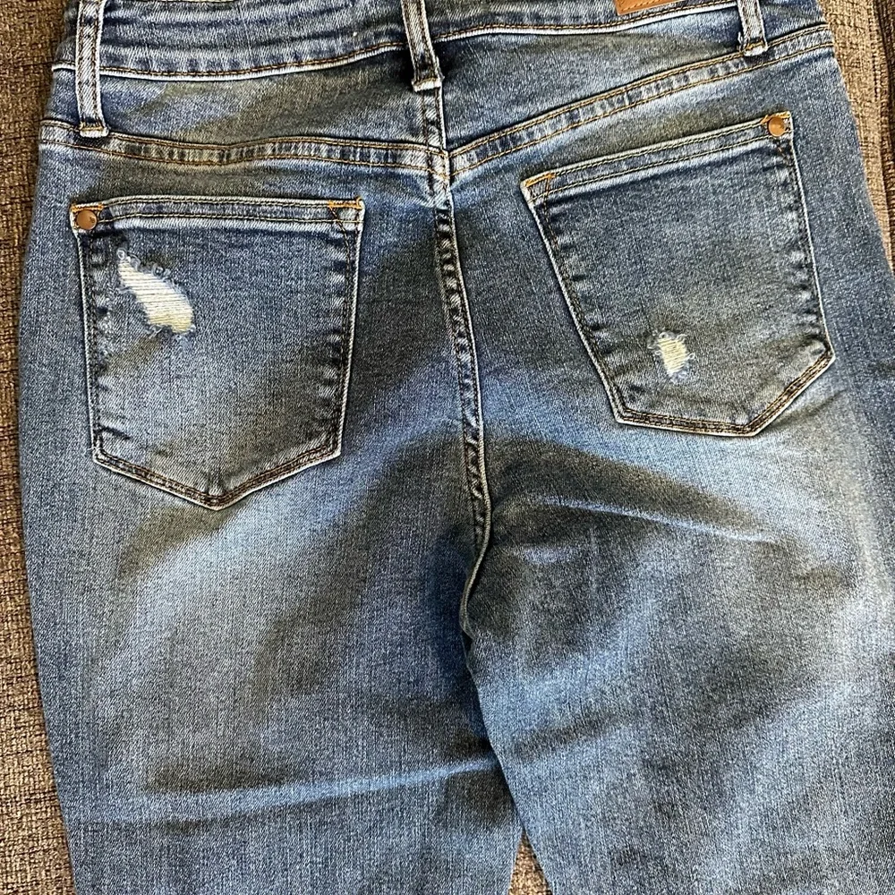 Judy Blue distressed jeans - Picture 5 of 5